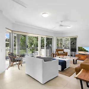 https://riviera-noosa-resort.hotelssunshinecoast.net