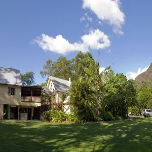 https://glasshouse-mountains-ecolodge-glass-house-mountains.hotelssunshinecoast.net